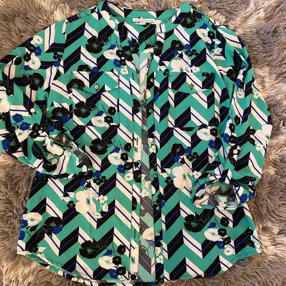 Cute button up shirt.